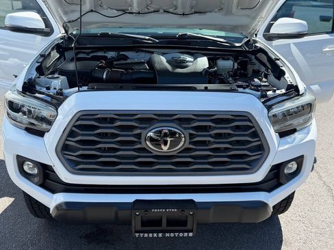 Used 2020 Toyota Tacoma TRD Off-Road w/ Technology Package AWD/4WD image 5
