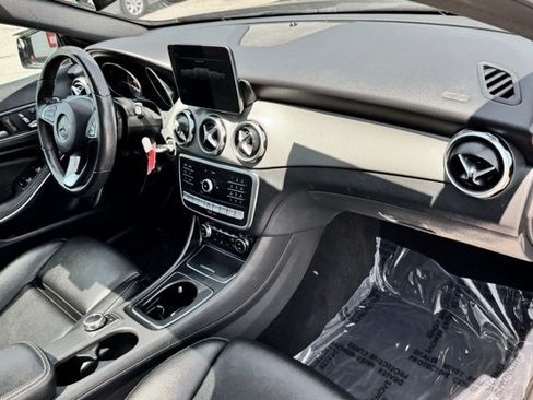 Used 2020 Mercedes-Benz GLA 250 4MATIC w/ Premium Package image 19