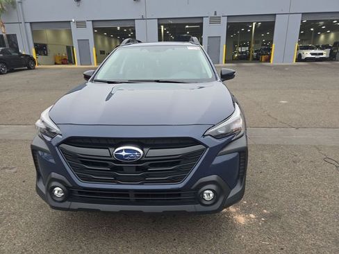 Used 2025 Subaru Outback Onyx Edition AWD/4WD image 3