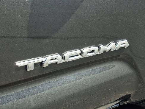 Used 2019 Toyota Tacoma SR5 AWD/4WD image 28
