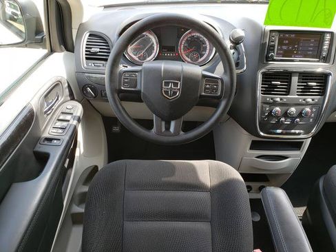 Used 2018 Dodge Grand Caravan SE w/ UConnect Hands-Free Group FWD image 16
