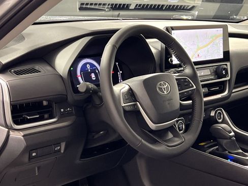 Used 2026 Toyota Grand Highlander XLE image 16