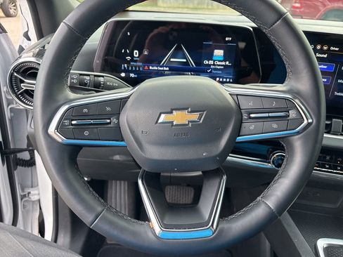 Used 2025 Chevrolet Equinox LT FWD image 13