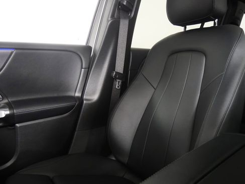 Used 2021 Mercedes-Benz GLB 250 4MATIC image 24