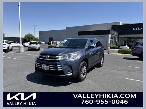 Used 2019 Toyota Highlander XLE FWD image 1