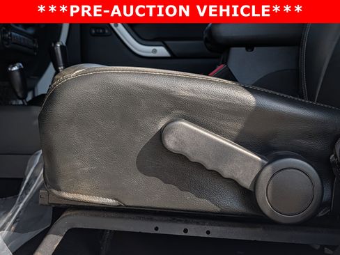 Used 2017 Jeep Wrangler Unlimited Rubicon w/ Connectivity Group image 22