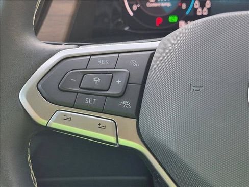 Used 2024 Volkswagen Atlas SE w/ Panoramic Sunroof Package FWD image 13