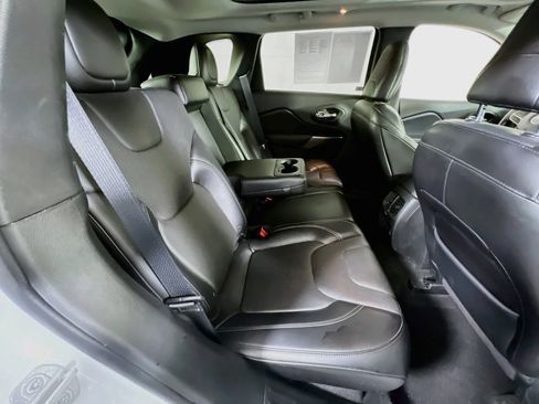 Used 2019 Jeep Cherokee Limited AWD/4WD image 27