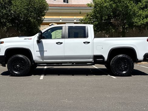 Used 2024 Chevrolet Silverado 2500 ZR2 AWD/4WD image 8