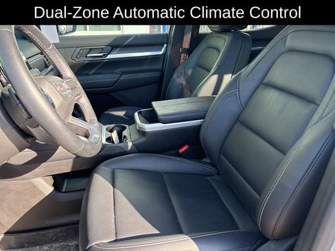 Used 2025 GMC Terrain Elevation w/ Elevation Premium Package AWD/4WD image 11