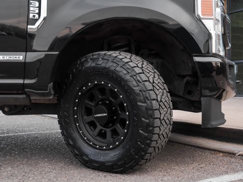 Used 2022 Ford F350 Lariat image 12