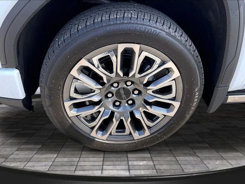 Used 2026 GMC Sierra 1500 Denali Ultimate AWD/4WD image 9