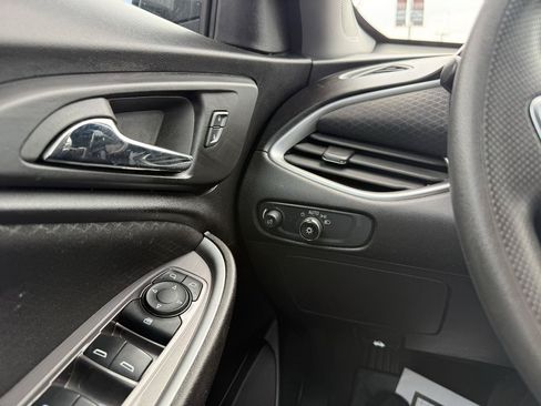 Used 2024 Chevrolet Malibu LS FWD image 18