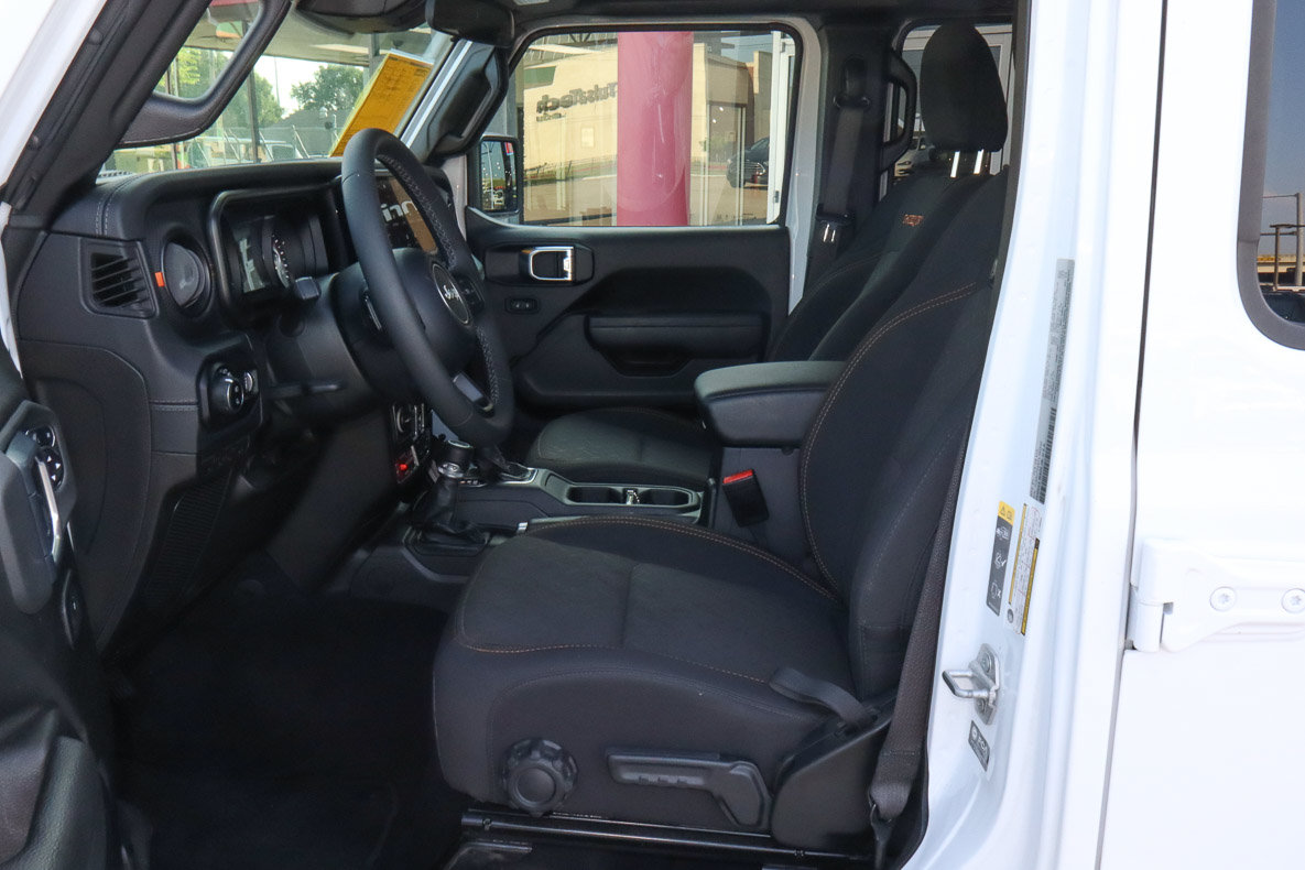 Used 2026 Jeep Gladiator Mojave AWD/4WD image 7