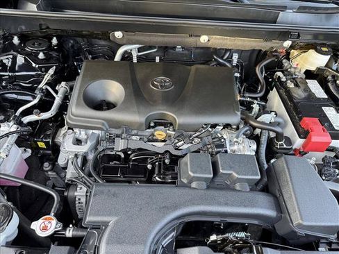 Used 2025 Toyota RAV4 XLE AWD/4WD image 21