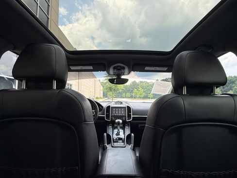 Used 2017 Porsche Cayenne S AWD/4WD image 32