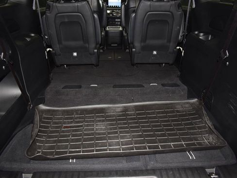 Used 2022 Chrysler Pacifica Touring-L w/ S Appearance Package image 18