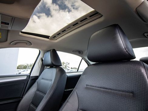 Used 2017 Volkswagen Jetta SE image 43