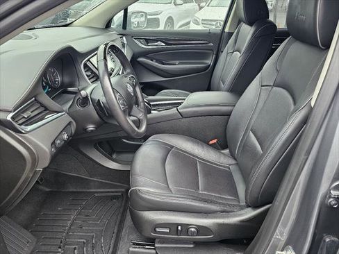 Used 2019 Buick Enclave Avenir w/ Avenir Technology Package FWD image 2