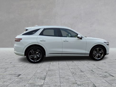 Certified 2025 Genesis Electrified GV70 image 12