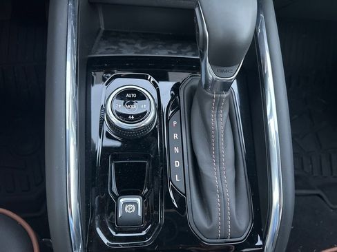 Used 2025 GMC Canyon AT4 image 28