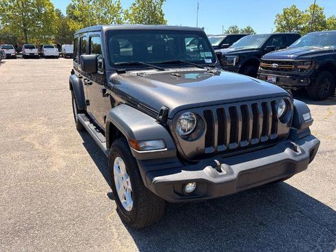Used 2019 Jeep Wrangler Unlimited Sport S AWD/4WD image 3