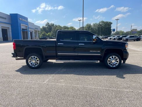 Used 2019 GMC Sierra 2500 Denali AWD/4WD image 7