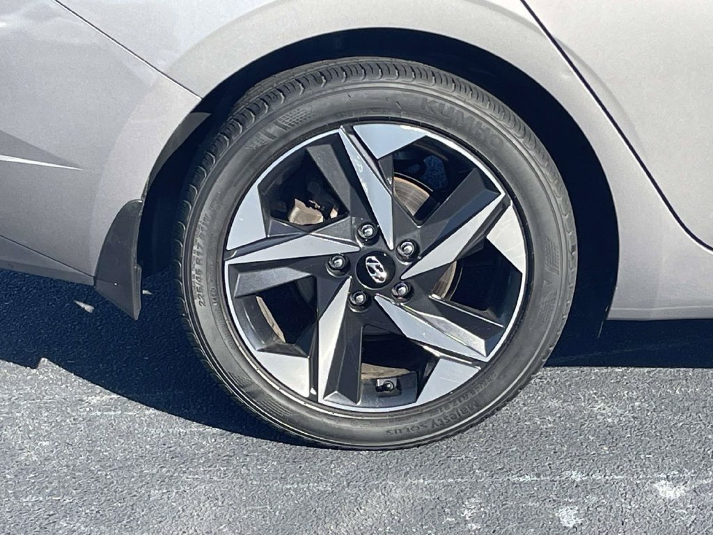 Used 2023 Hyundai Elantra SEL w/ Convenience Package FWD image 9