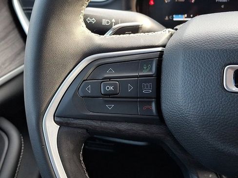 Certified 2023 Jeep Grand Cherokee Limited w/ Luxury Tech Group II image 25