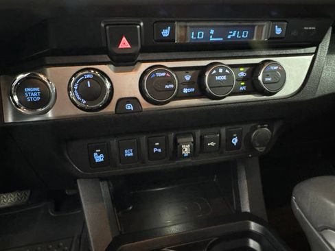Used 2020 Toyota Tacoma Limited AWD/4WD image 44