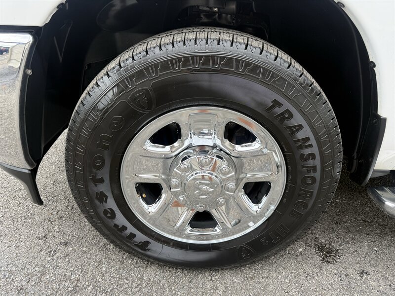 Used 2022 RAM 2500 Tradesman w/ Chrome Appearance Group RWD image 13