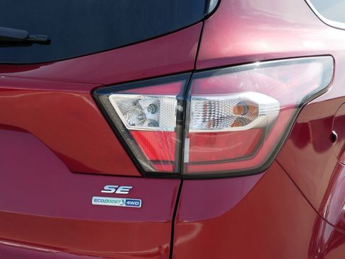 Used 2018 Ford Escape SE image 17