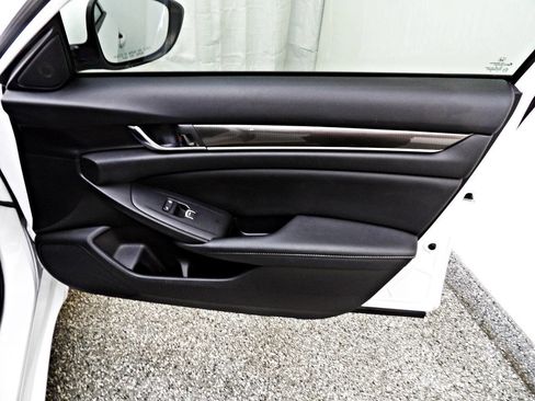 Used 2020 Honda Accord Sport image 11