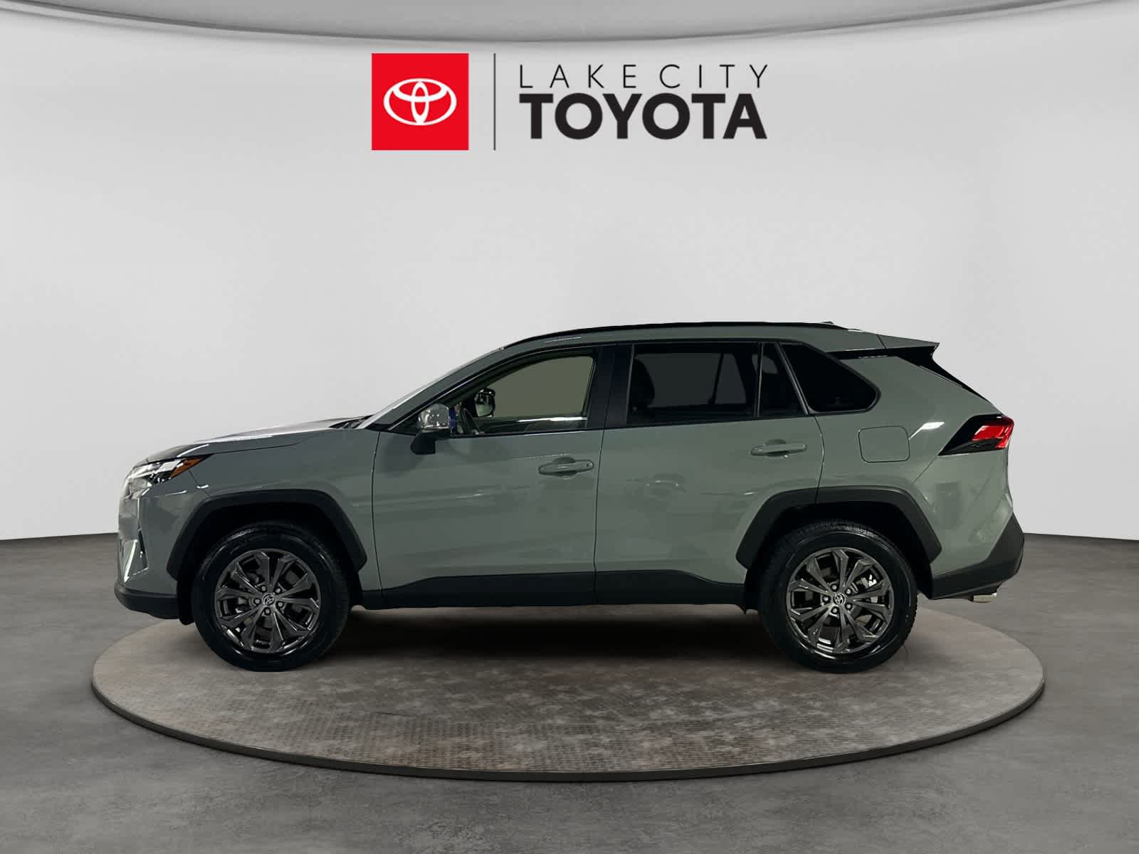 Used 2023 Toyota RAV4 XLE Premium AWD/4WD image 3