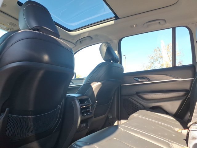 Certified 2023 Jeep Grand Cherokee Limited w/ Black Appearance Package AWD/4WD image 13