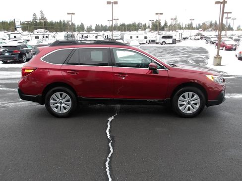 Used 2018 Subaru Outback 2.5i Premium image 6