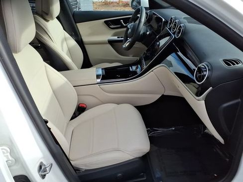 Used 2025 Mercedes-Benz GLC 350e 4MATIC image 16