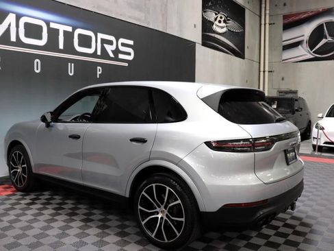 Used 2021 Porsche Cayenne image 4