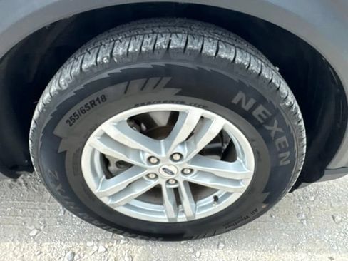 Used 2023 Ford Explorer XLT w/ Equipment Group 202A RWD image 29