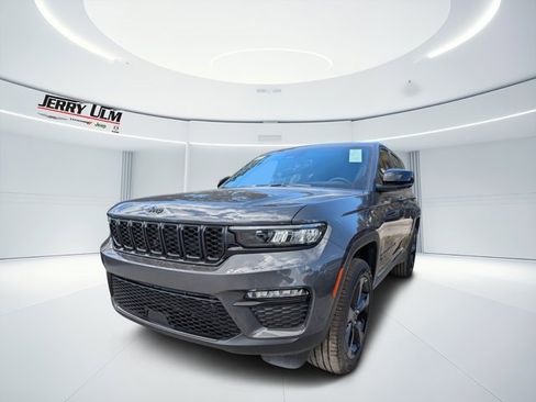 New 2025 Jeep Grand Cherokee Limited w/ Black Appearance Package image 6