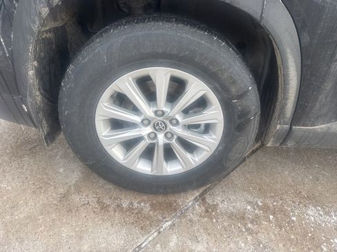 Used 2024 Toyota Grand Highlander XLE image 7