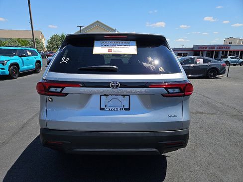 Certified 2026 Toyota Grand Highlander FWD image 4