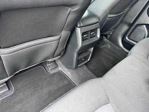 Certified 2024 Ford Edge SE image 21