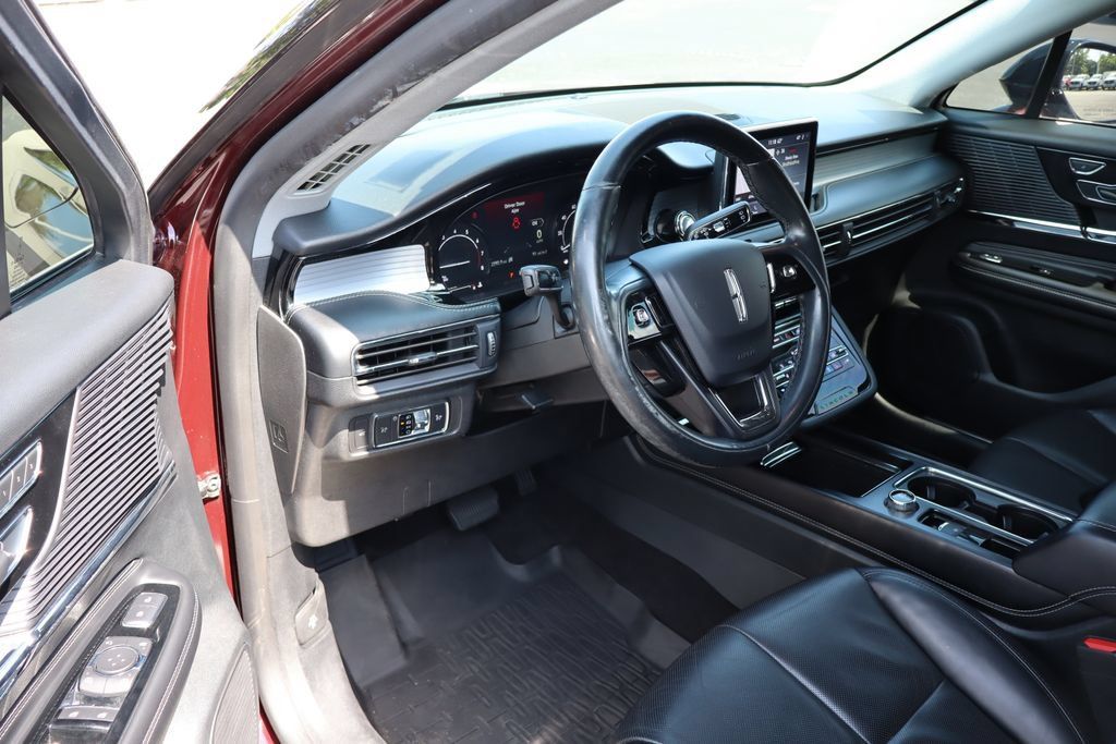 Used 2020 Lincoln Corsair AWD w/ Premium Package image 4