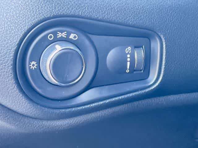 Used 2021 Jeep Renegade Sport w/ Sport Appearance Group FWD image 29