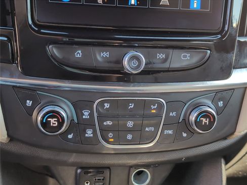 Used 2023 Chevrolet Traverse Premier image 16