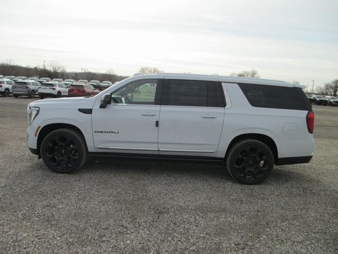 New 2026 GMC Yukon XL Denali image 7