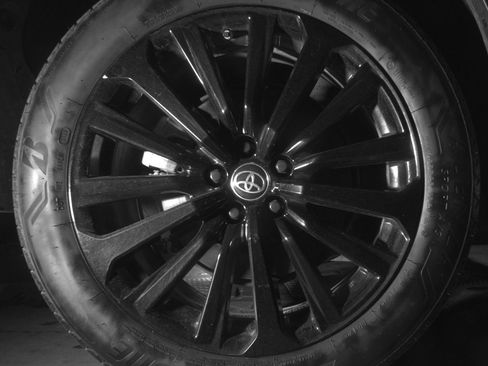 Used 2025 Toyota Highlander XSE image 12