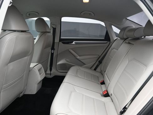 Used 2018 Volkswagen Passat 2.0T R-Line image 20