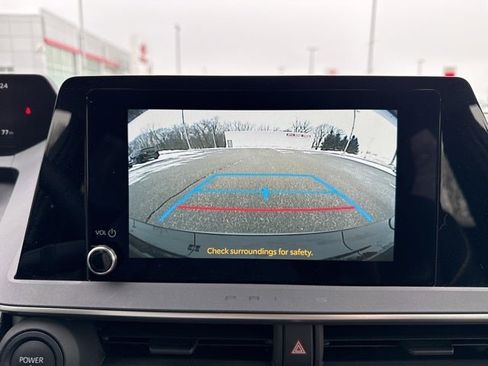 Used 2025 Toyota Prius XLE image 28